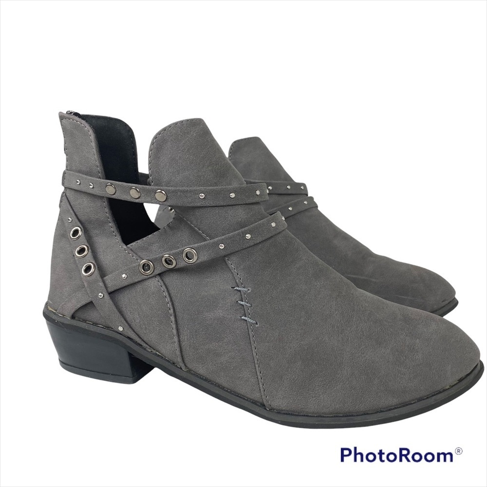 NAUGHTY MONKEY Gray Leather Grommet Strap Block Ankle Boot Bootie Size 40